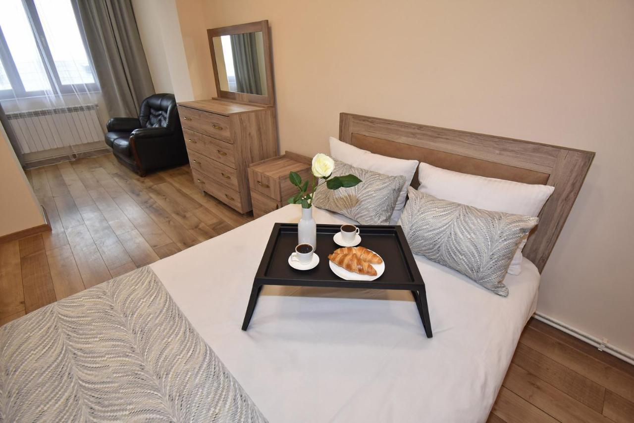 2 Bedroom Apartment, Quiet And Spacious 예레반 외부 사진