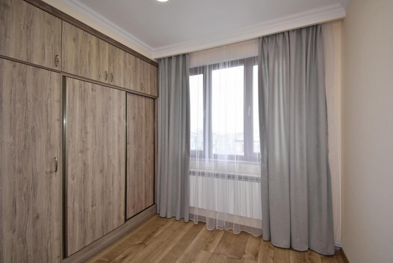 2 Bedroom Apartment, Quiet And Spacious 예레반 외부 사진