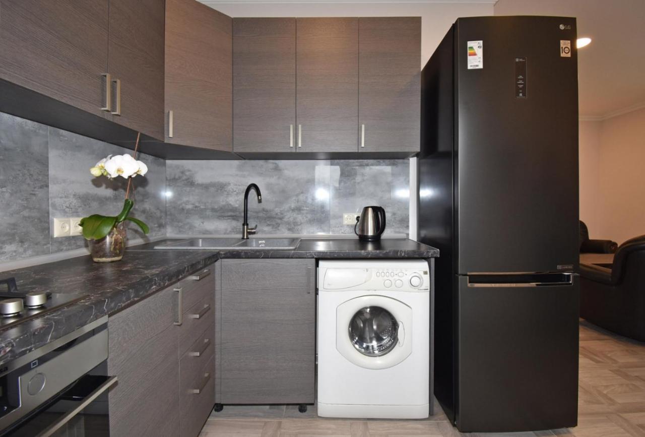 2 Bedroom Apartment, Quiet And Spacious 예레반 외부 사진