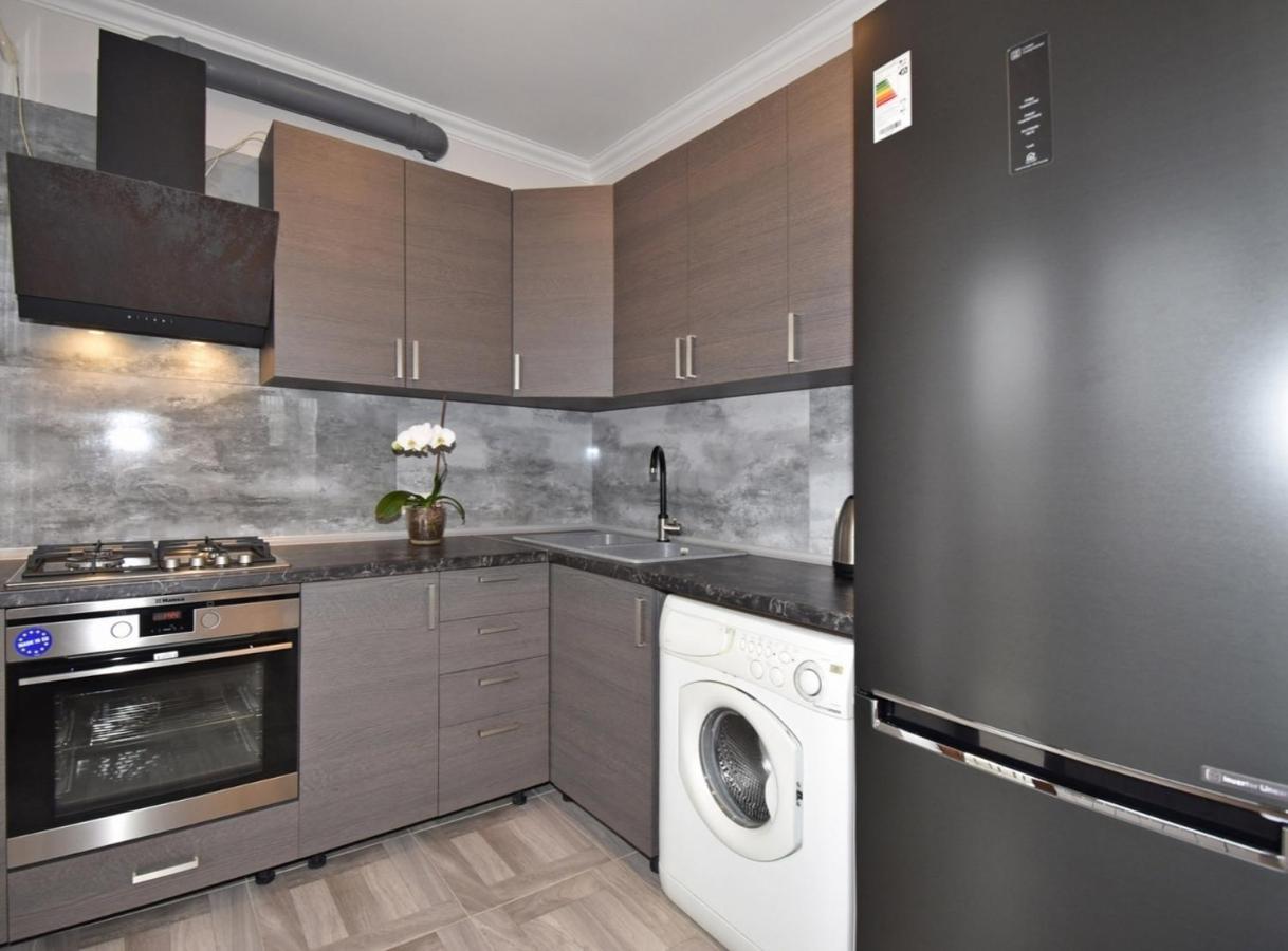 2 Bedroom Apartment, Quiet And Spacious 예레반 외부 사진