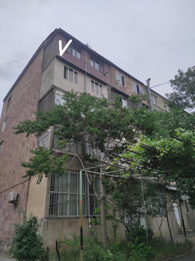 2 Bedroom Apartment, Quiet And Spacious 예레반 외부 사진